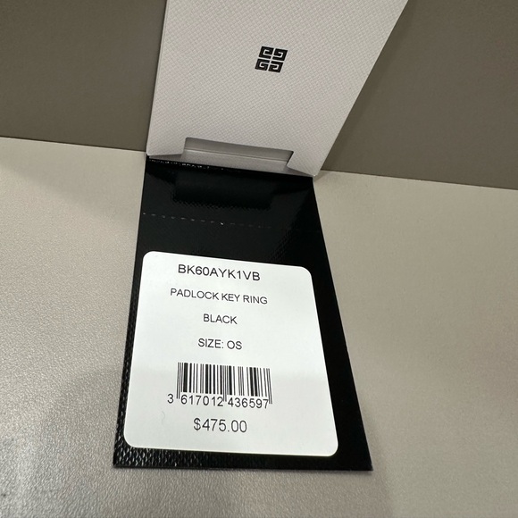 Givenchy 4G PADLOCK KEYRING IN METAL, NIB - Picture 10 of 10